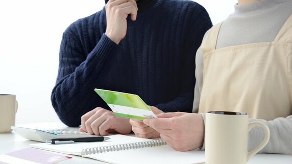 【生命保険】一世帯当たりの年間保険料「平均37.1万円」だが…「損する契約、得する契約」の決定的差となる“4つのポイント”【お金のプロが解説】